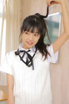 《雨后的公交車站》