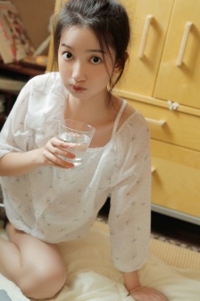 國產精品自線一區二區