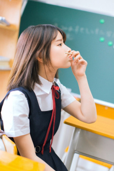 寶寶握住它坐下～自己動頭小作文