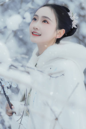 小南躺床上流白色粘液怎么回事