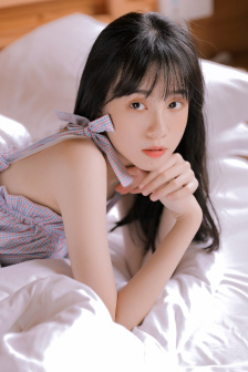 親嘴還扔衣服的視頻大全