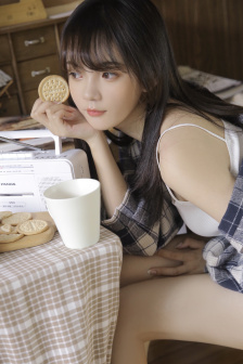 辦公室車多肉多的1V2