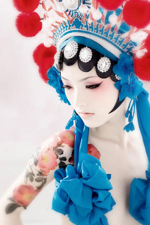 穿著白絲被強行侵犯漫畫