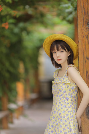 光溜溜的老奶奶和狗