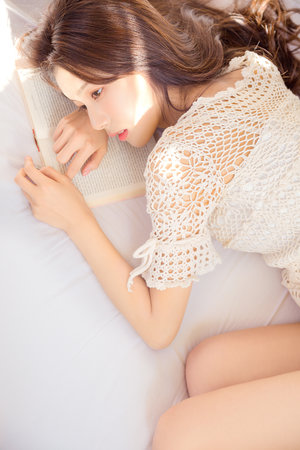 被下藥玩弄面試人妻的背景故事