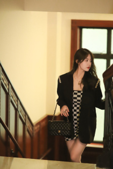 狗鎖住女人狗的視頻大全圖片