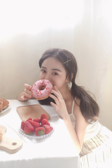 初中小姐姐腳丫踩在男生困困視頻