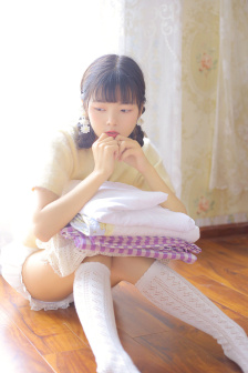 少婦公車張開腿迎合巨大