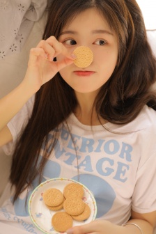 女性私處蹲下拍照有疙瘩