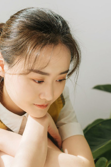 《公司交換:老板與女職員》在線