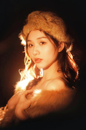 花木蘭站在凳子上給劉禪做作業