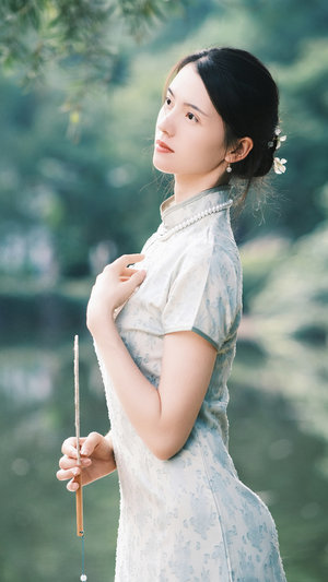 舌頭底下舔著有小硬疙瘩口述