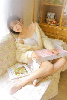 竇驍何超蓮反手抱