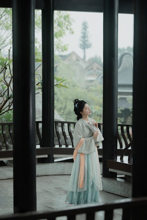 《大尺度吃奶做爰》電影