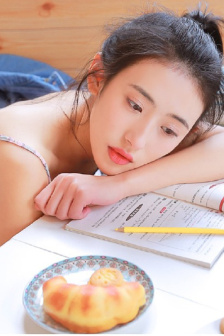 黑色蕾絲抹胸長裙搭配