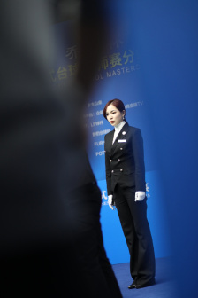 麻豆國產亂碼人妻潘甜甜電影