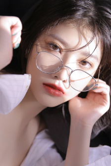 少婦洗澡后與子亂