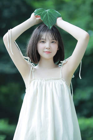 清純小雨被調教成YIN娃