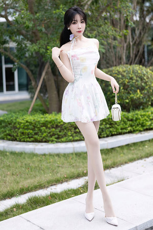 局長在車里含我奶頭高H漫畫