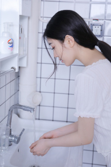 她是純愛文女配