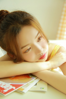 雙腿張開被9個男人調教