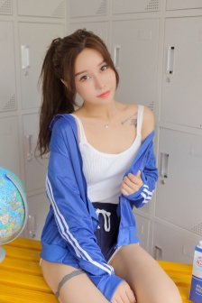 局長在車里含我奶頭高H漫畫