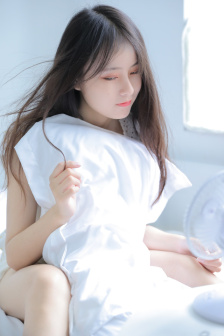 紅酒瓶塞住不準掉下來