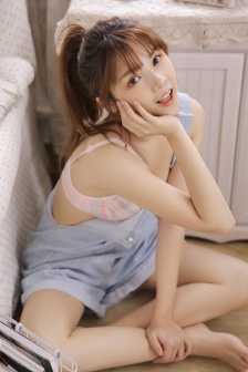 《年輕的女教師》HD