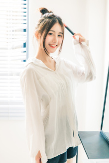 小學生親嘴還扔衣服親脖子視頻