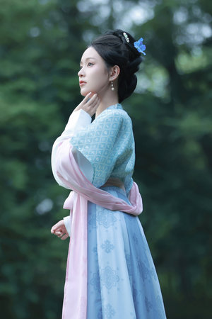 小瑩客廳激情38章至50章一區二區