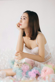 《豐滿的女鄰居》播放