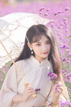 一邊揉著胸一邊親下面GIF