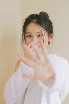 公交掀裙子從后面進去視頻