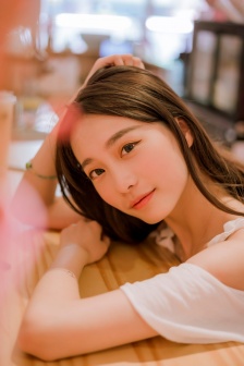 我學生的媽媽中字ID