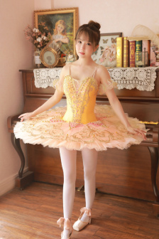 清冷美人囚禁騎木馬筆趣閣小說