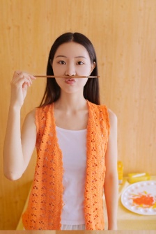 老師讓我躺在講臺上相似的小說